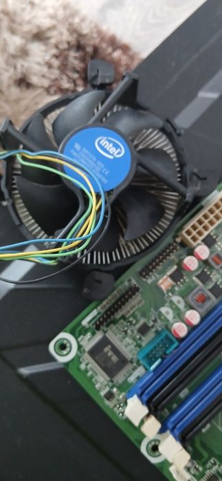Vand pc si 2 monitoare