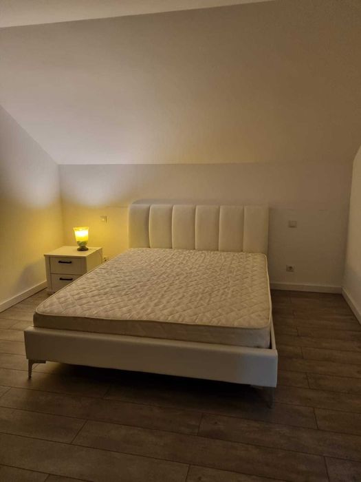 Mobila dormitor: pat, comoda, 2 noptiere, saltea inclusa 160x200