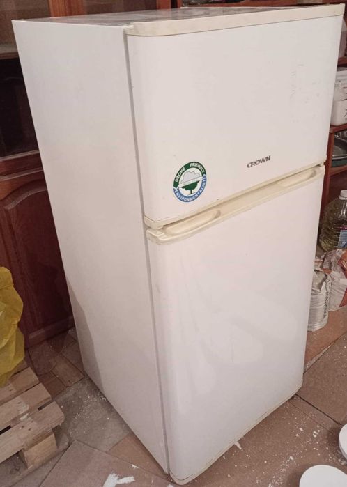 Хладилник с фризер Crown