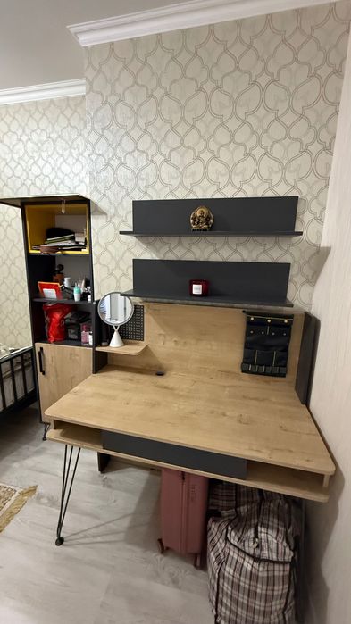 кровать и детский гарнитур