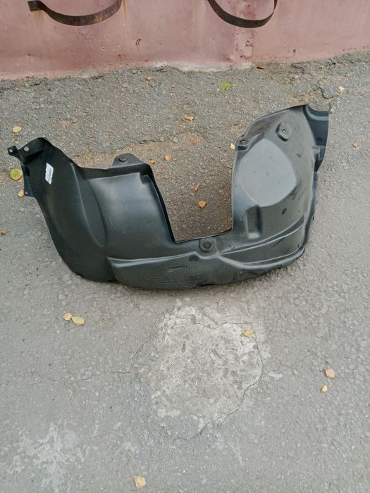 Подкрылок передний левый на Renault Duster