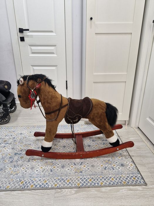 Продам лошадь качалку