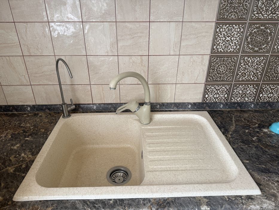 Раковина бежевая