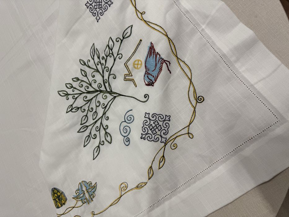 Скатерть с вышивкой