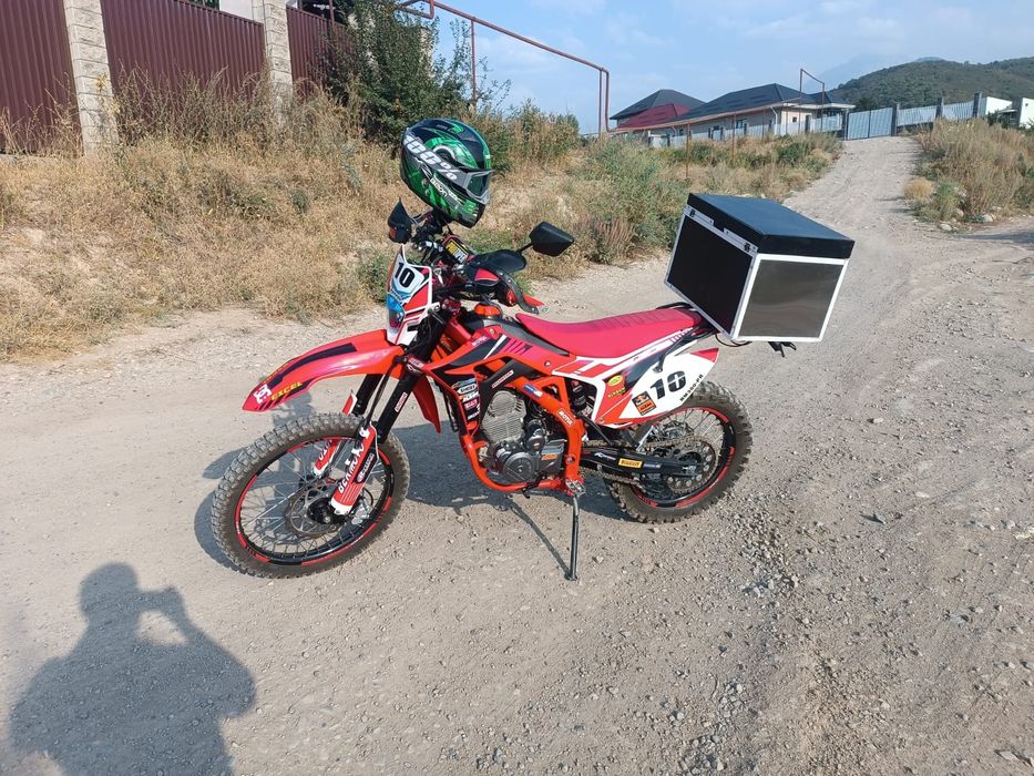 Эндуро мотоцикл 300-кубов
