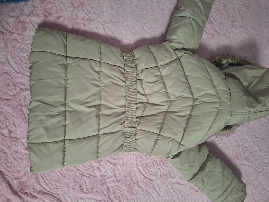 Vând geaca fetita marime 128