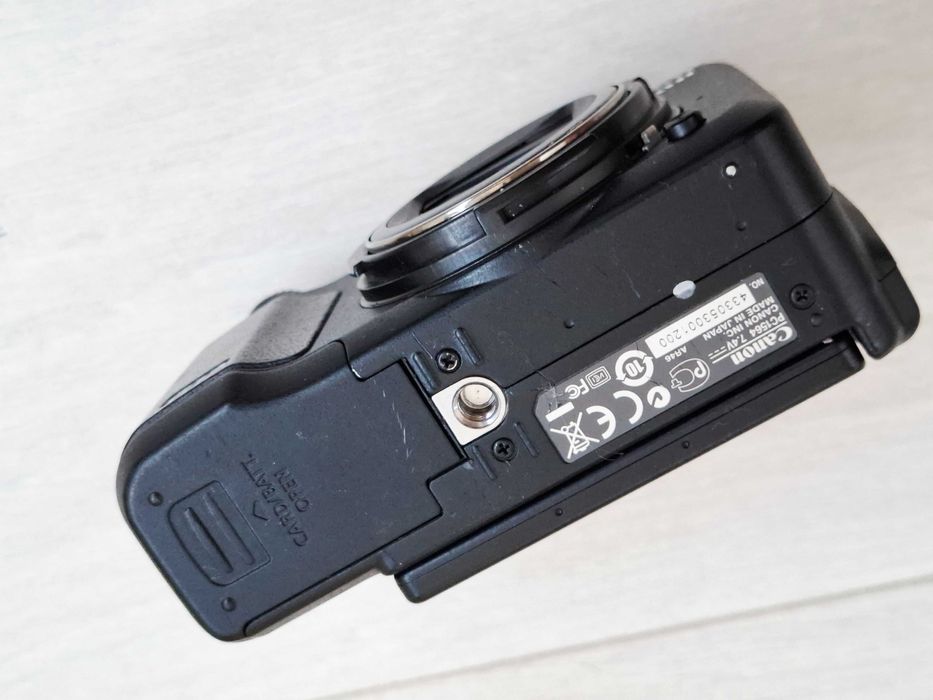 Canon PowerShot G12 10MP Digital Point & Shoot Camera