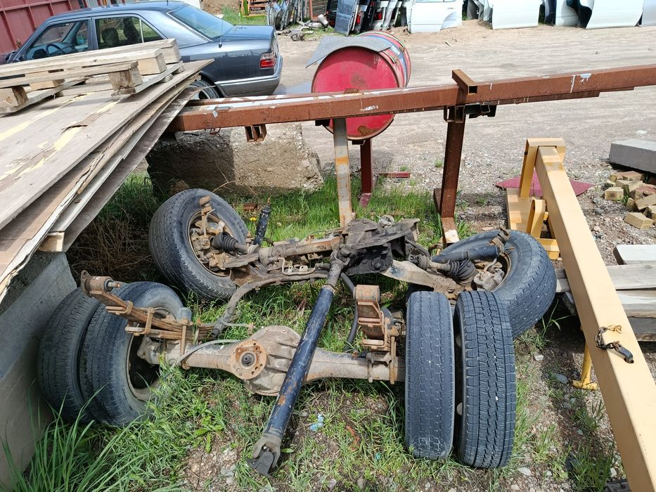 Продам запчасти на Мазду бонго