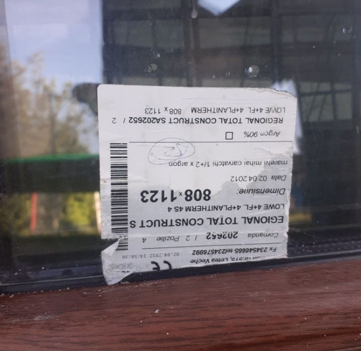 Oglinzi de pus în cameră .Și geam termopan