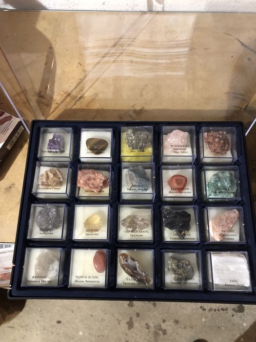 Пълната колекция Минералите на земята