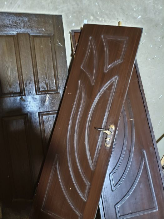 Двери в камлекте 3 штуки