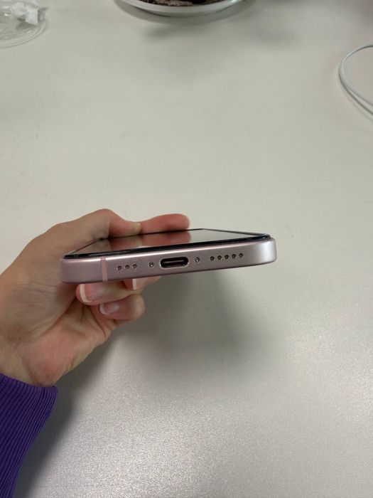 Продам IPhone 15 / 128 GB Pink