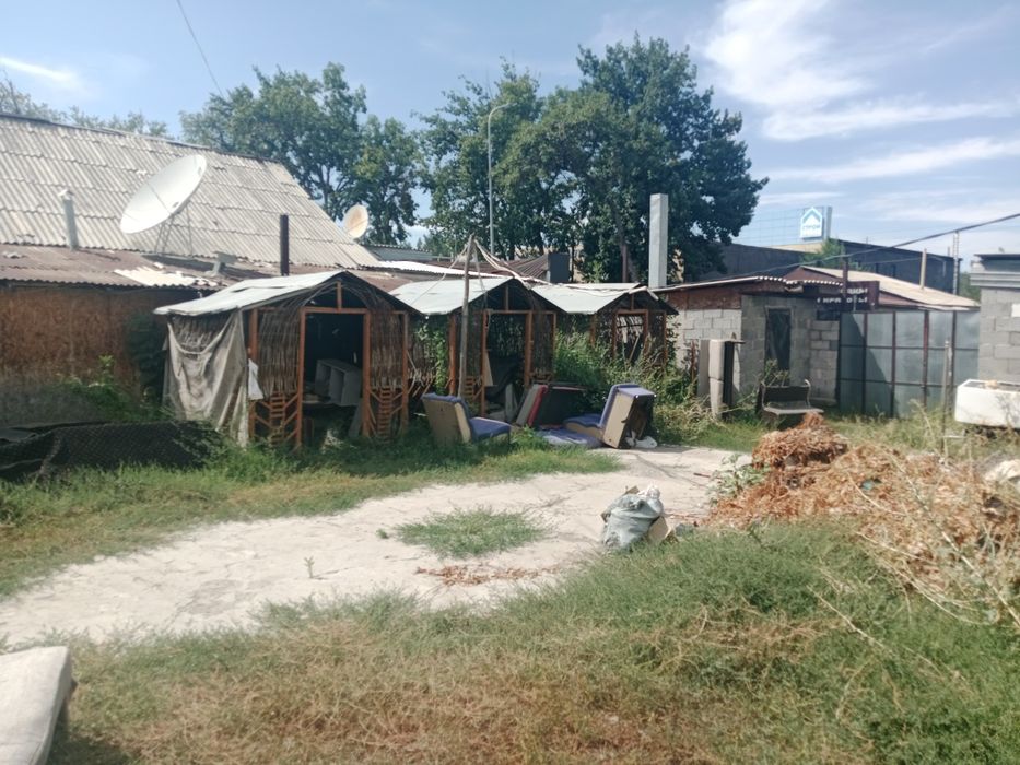 Продам 5 соток земли отдельно,район городской поликлиники