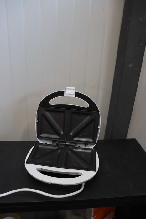 Уред за сандвичи Tristar SA-3052, 750 W, Бял с дефект