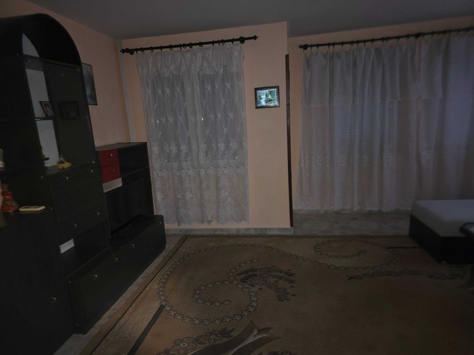 Дава се под наем Тристаен апартамент в Плевен, Идеален център - 120 кв.м за 598.23 € - Снимка #1