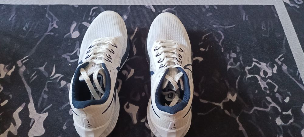 Новый кроссовки NIKE