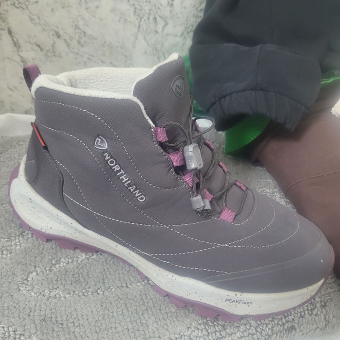 Продам зимние ботинки