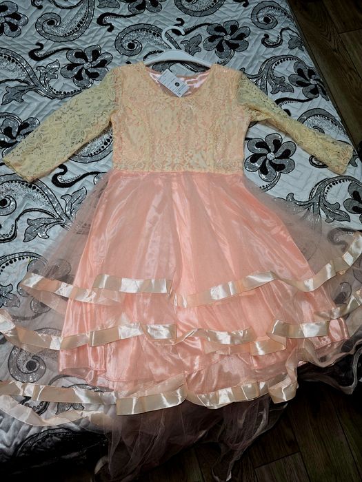 Продам новые платья для девочек