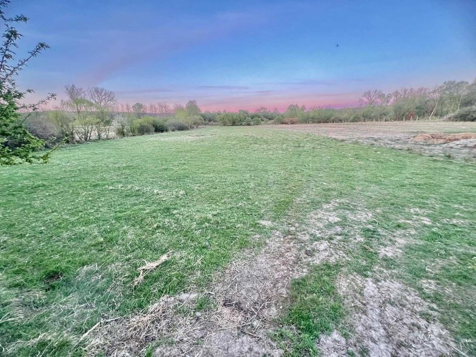 Vand teren extravilan aproape de satul Ezeris