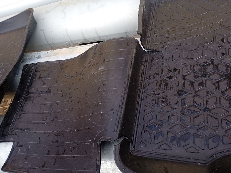 Аатополики резиновые Ларгус Логан