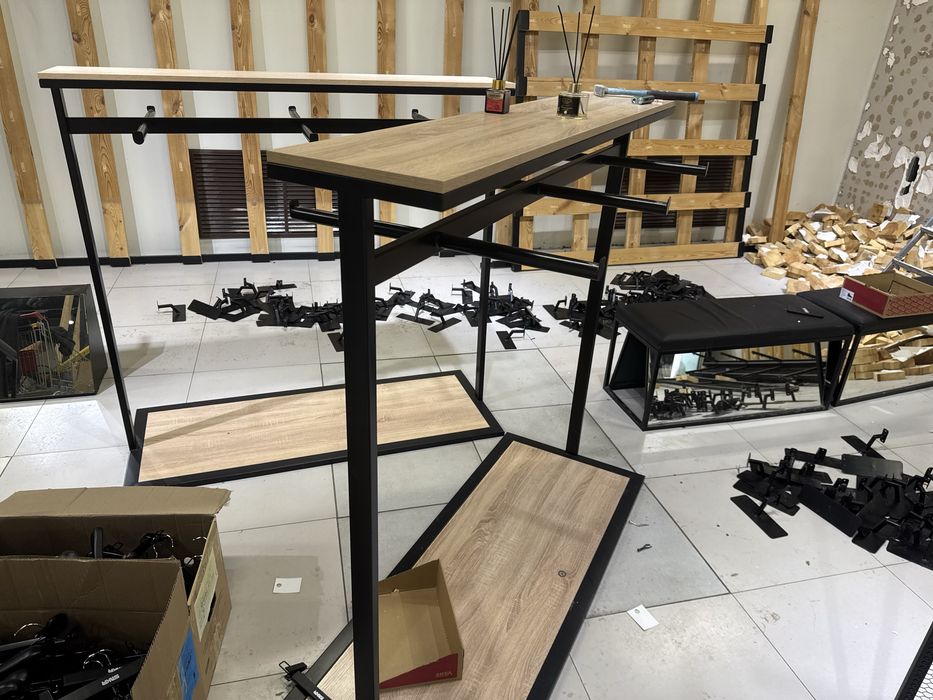 Стенд для магазина одежды (рейлы/стойки/стенд)