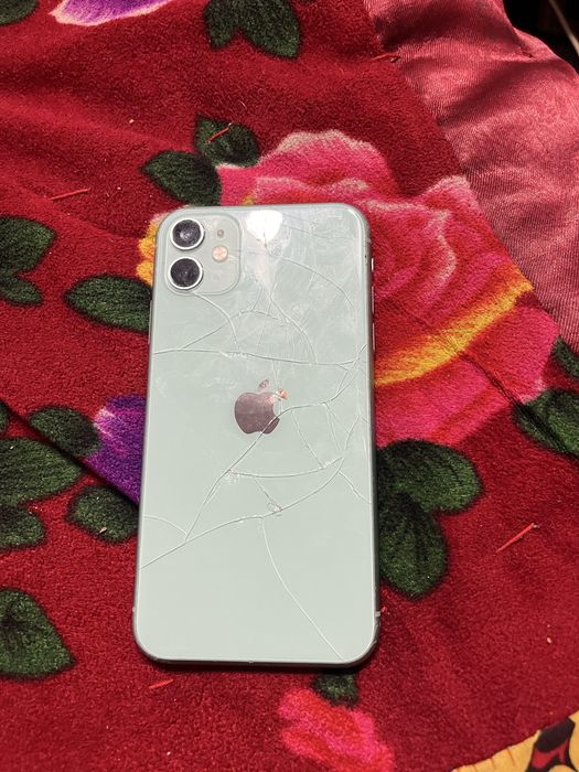 Продам iPhone 11 срочно