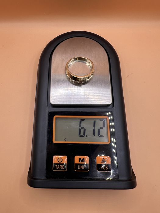 Продам золотое кольцо.