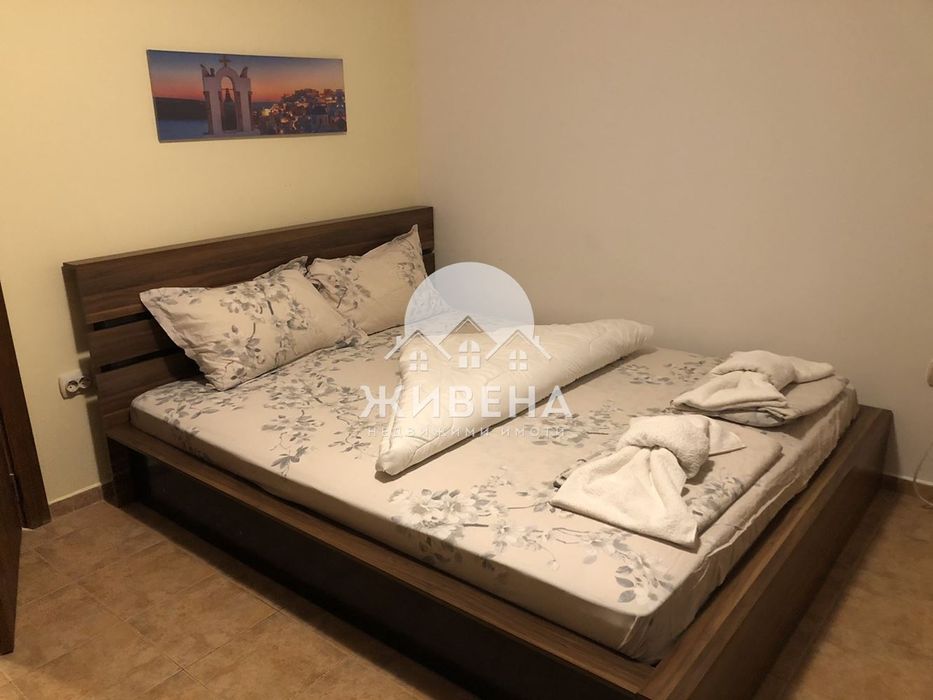 Продава къща в с.Чернево, РЗП: 300 кв.м, двор - 2150 кв.м