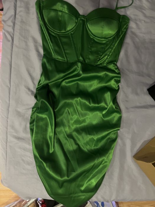 Продавам рокля.