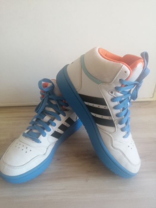 ,, Adidas,, Високи спортни маратонки, употребявани. .