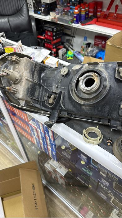 Фары Mitsubishi Montero Sport