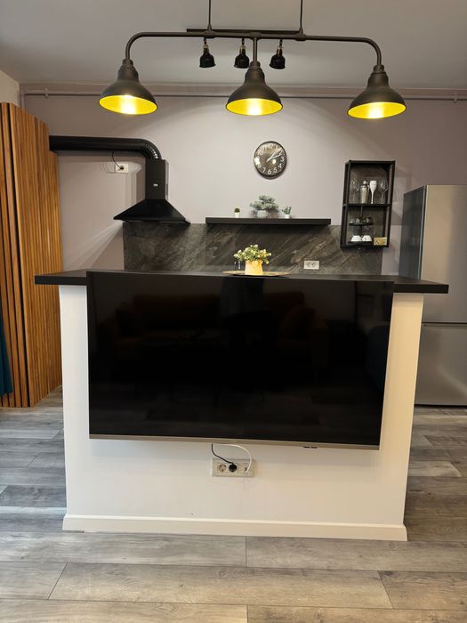 Garsoniera de închiriat, curte și loc de parcare Tunari