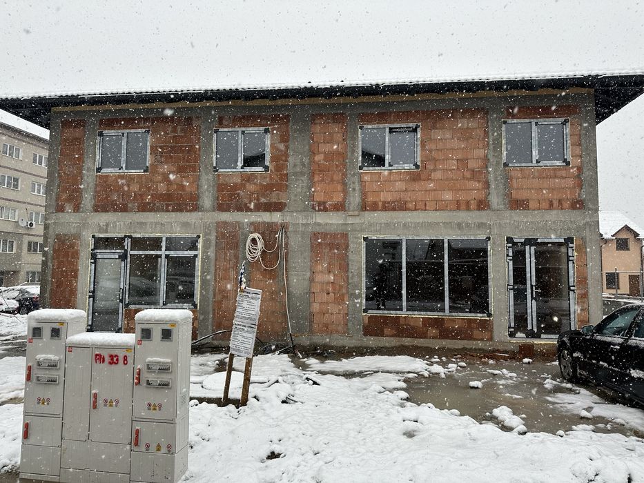 Firma de constructii,case la rosu,structura,hidroizolatii,fundatii