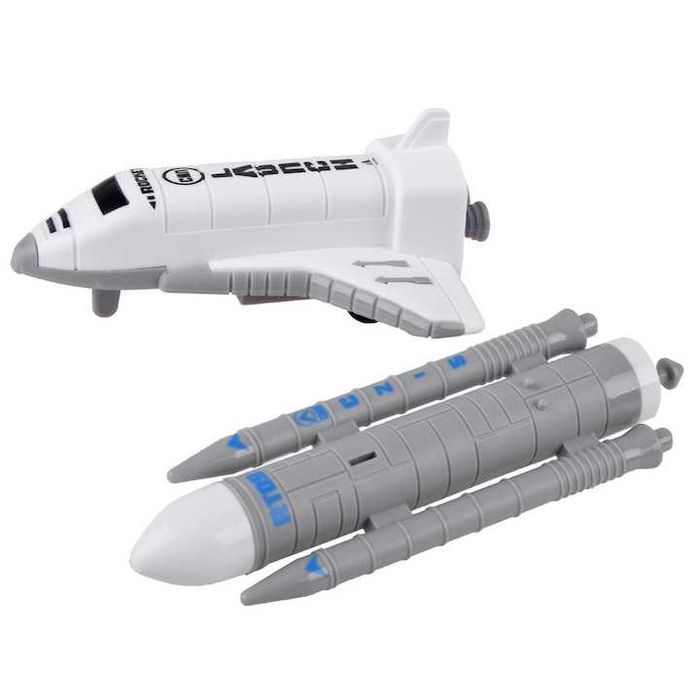 Космическа станция с кран, ракети и астронавти