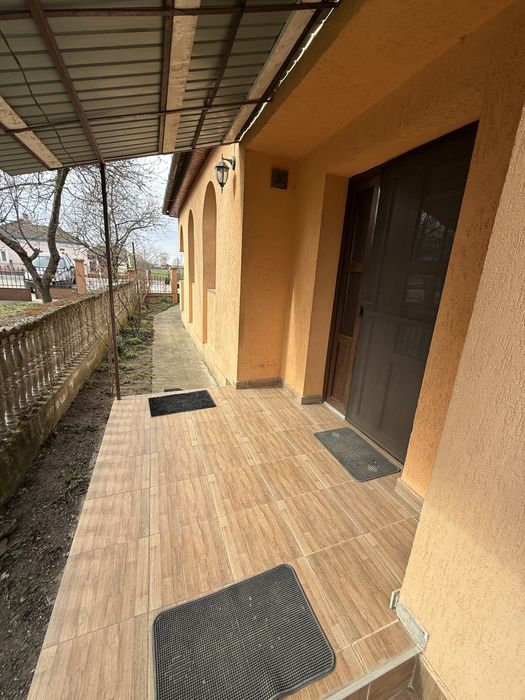 Ofer spre vânzare Casă 3 Camere  recent renovată în comuna Lipau