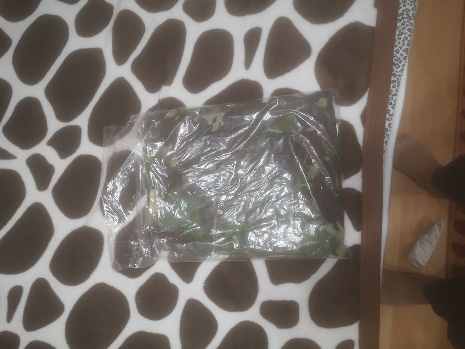 Vând costum caciula