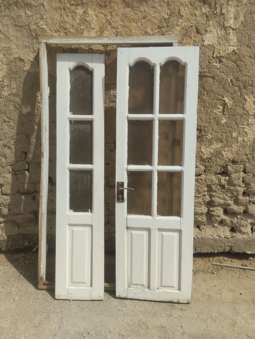 Дверь ,ағаш есік состоянасы орташа Түркістанда тұр