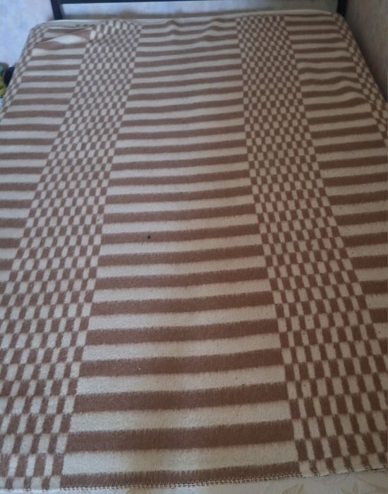 Продам покрывала 3 штуки  по 1000т