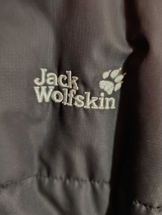 Продавам 2 маркови якета.