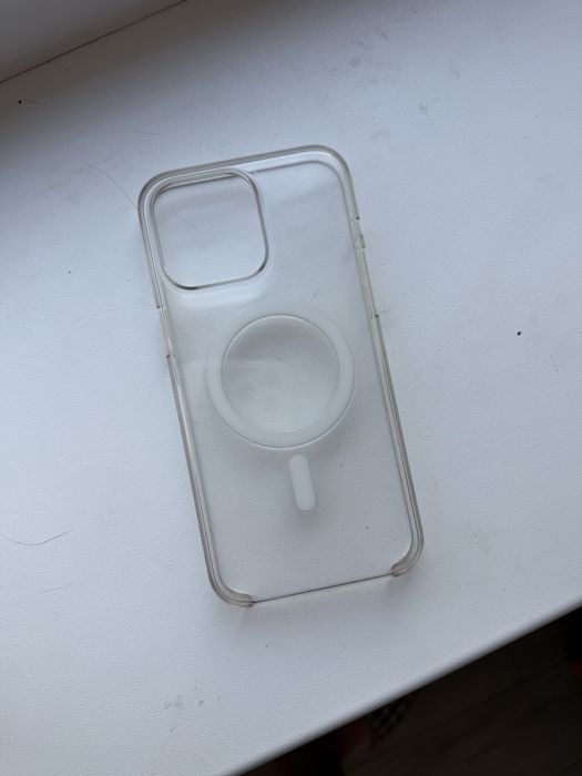Продам оригинальный чехол на iphone 15 pro max