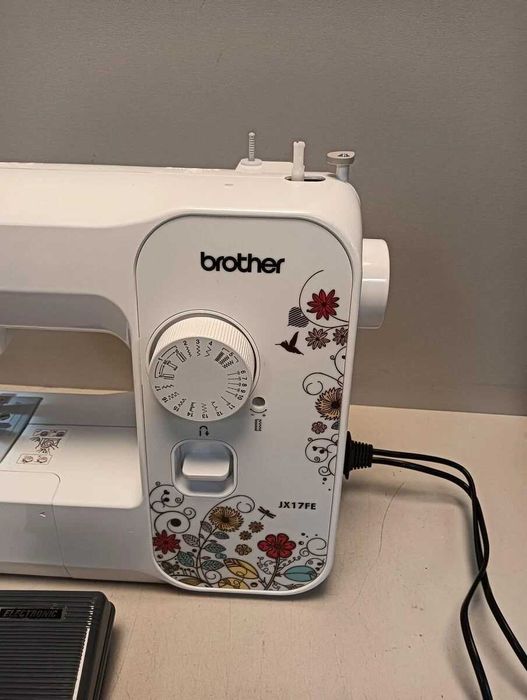 Шевна машина Brother JX17FE