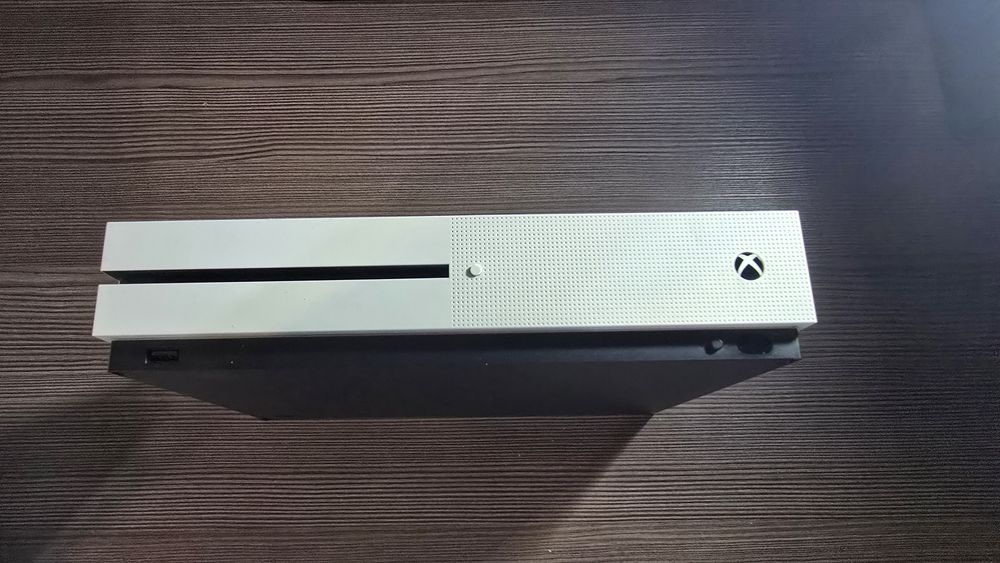 Продам xbox one s на 1тб. Бу