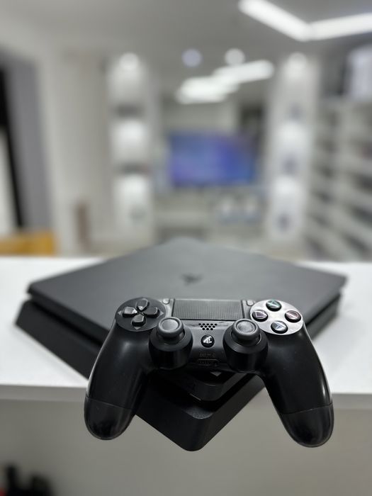 Playstation 4 slim 2 дж +4 игры в подарок