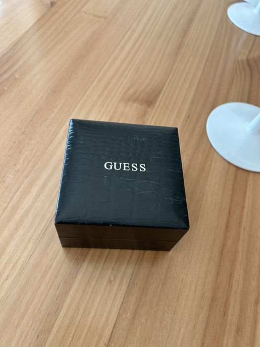 Ceas Guess cu cristale