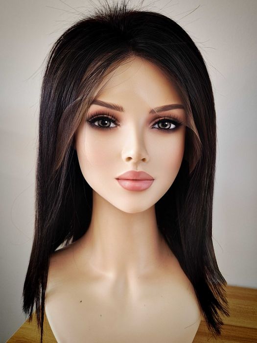 Естествена бразилска черна перука 40 см с Lace Front 13×4 – елегантност и естествен вид
