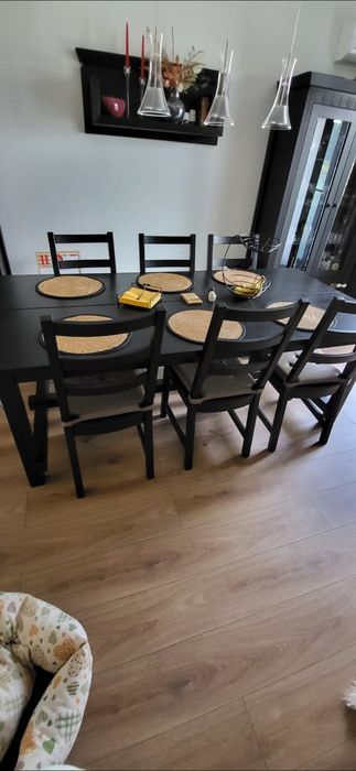 Masa living 8 persoane, extebsibila, IKEA si 6 scaune