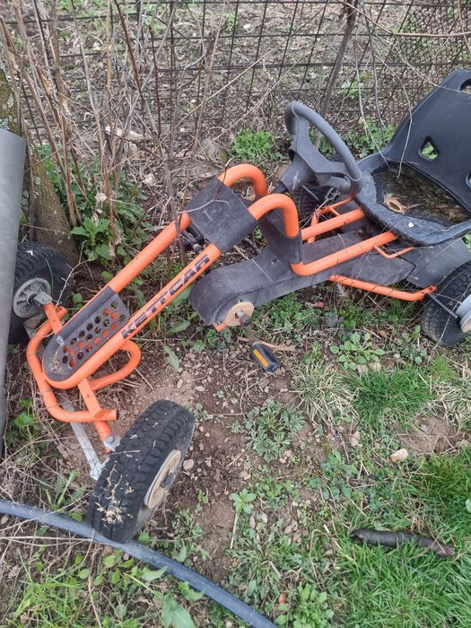 kart cu pedale pentru copii