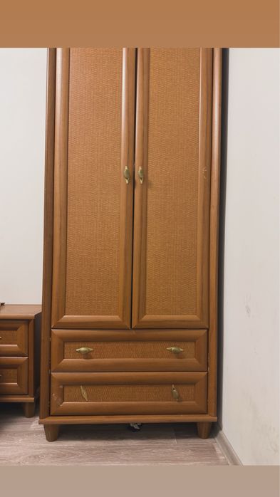 Продаю спальный гарнитур