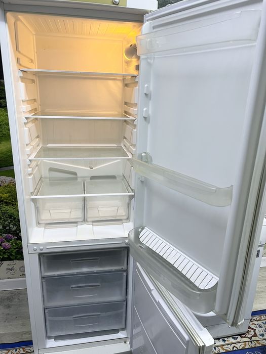 Продам Холодильник с Машинкой LG