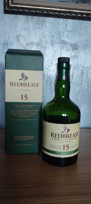 Бутилки от уиски в оригиналните им кутии